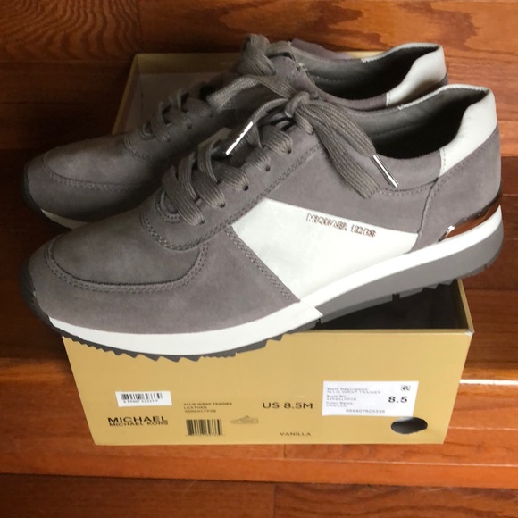 Michael Kors Sneakers - Picture 2 of 8